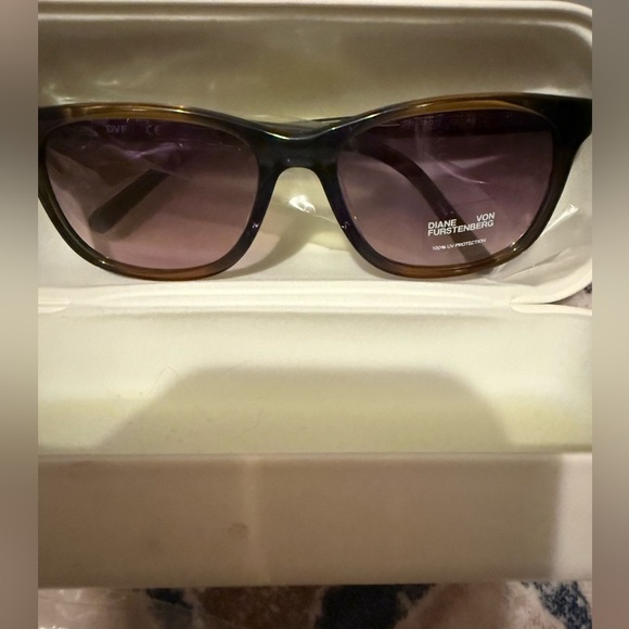 Diane von Furstenberg sunglasses tortoise-shell frame and gradient lense nwt - Picture 1 of 3